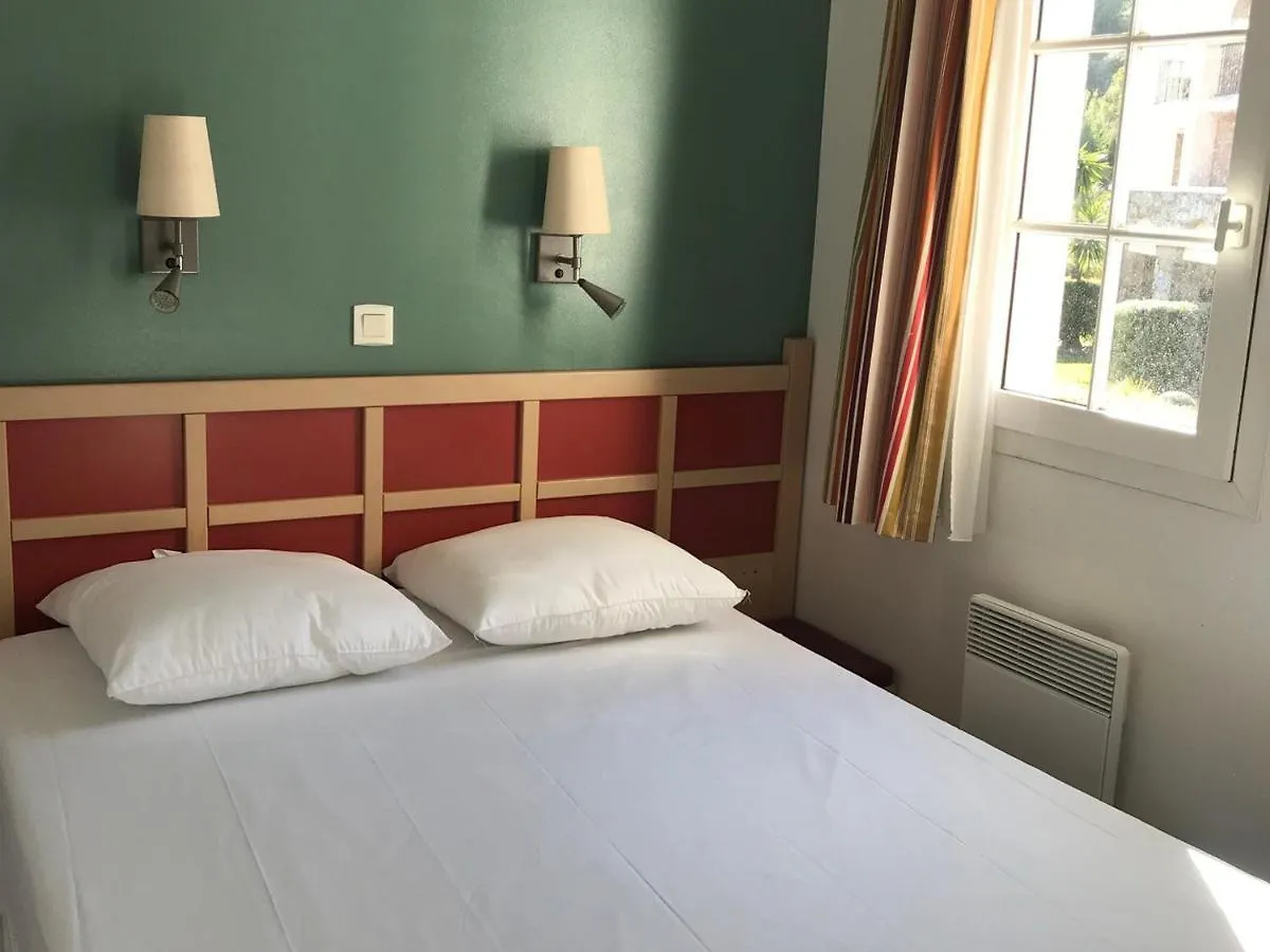 דירה Saint-Raphaël Appartement 3 Pieces Avec Grande Terrasse, Climatisation, Piscine Et Parking - Fr-1-504-659 צרפת